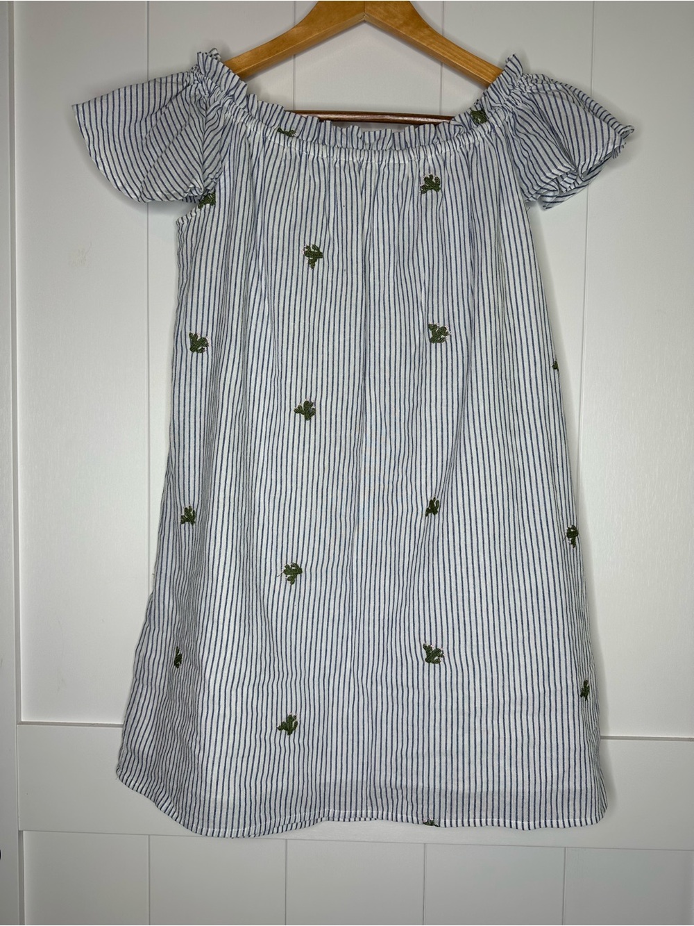 miami White and Blue Striped Off-Shoulder Dress Size Medium